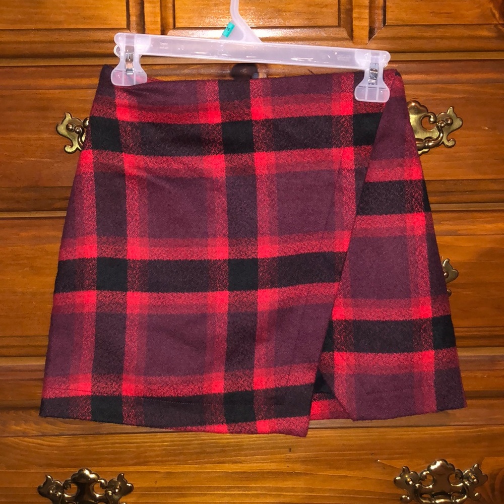❤️ Abercrombie & Fitch Red and Black Plaid Skirt